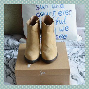 NWOT Zara Beige Vegan Suede Platform Ankle Boots